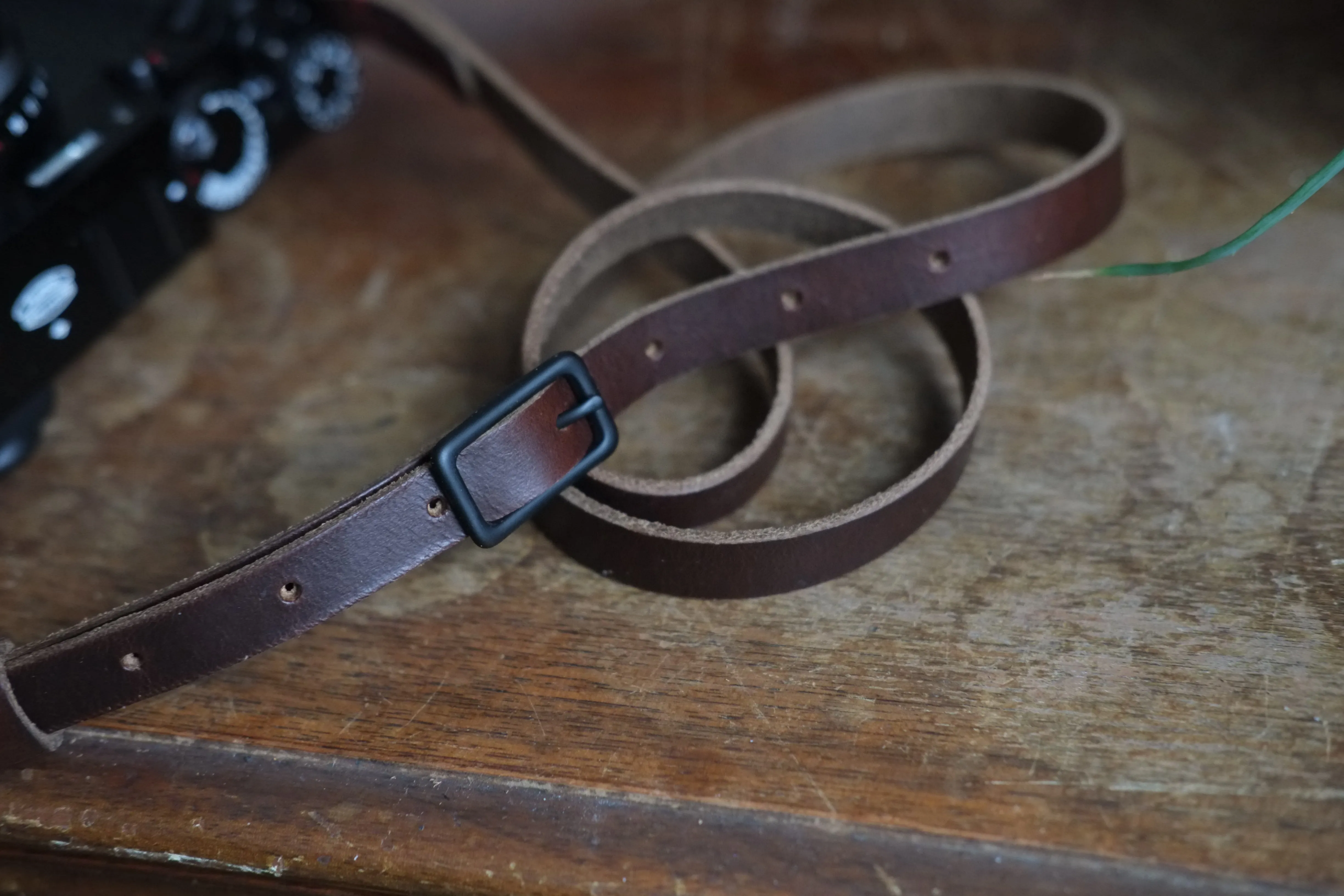 LEGACY slim adjustable camera strap - Nero Bourbon & Black Horween