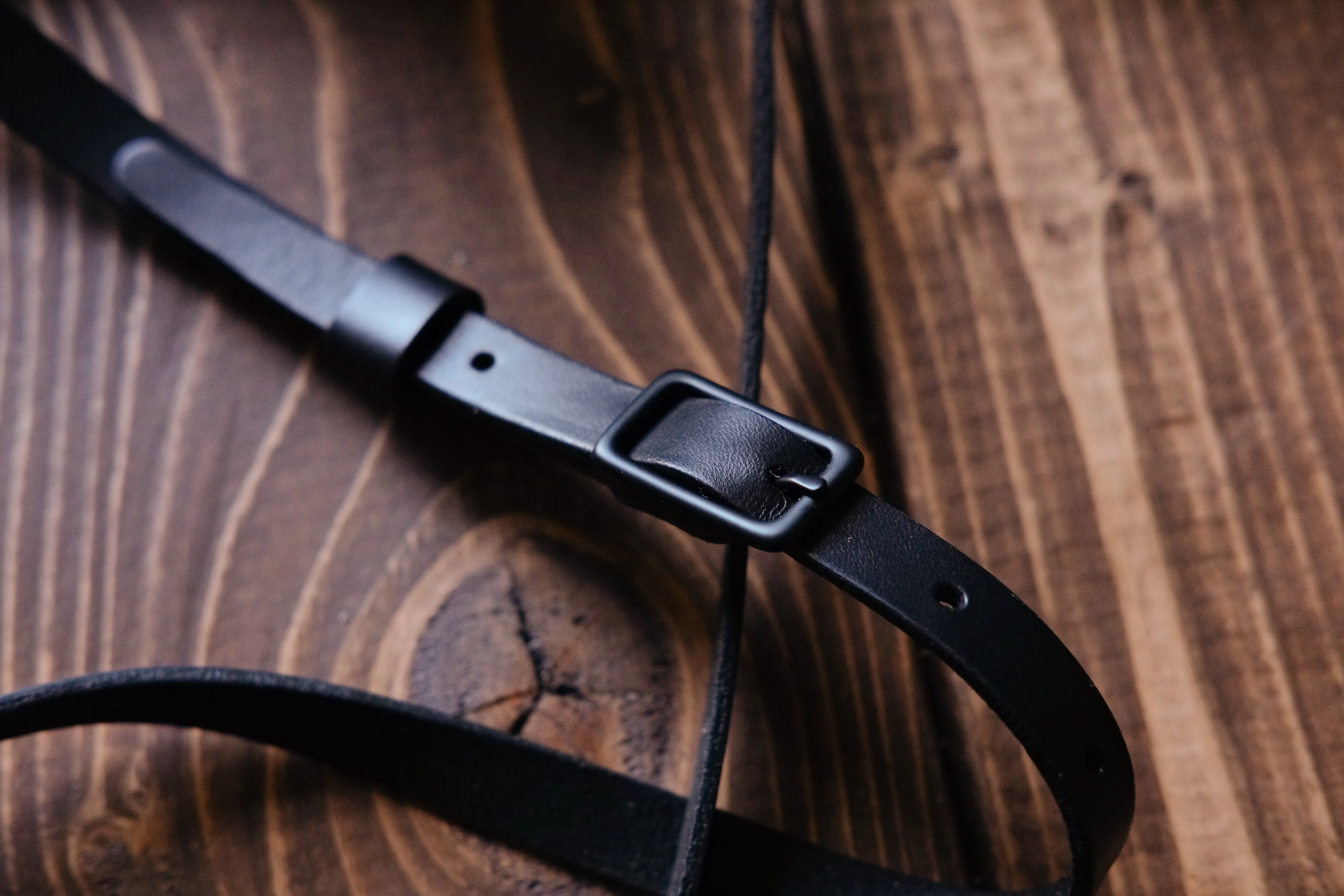 LEGACY slim adjustable camera strap - Nero Bourbon & Black Horween