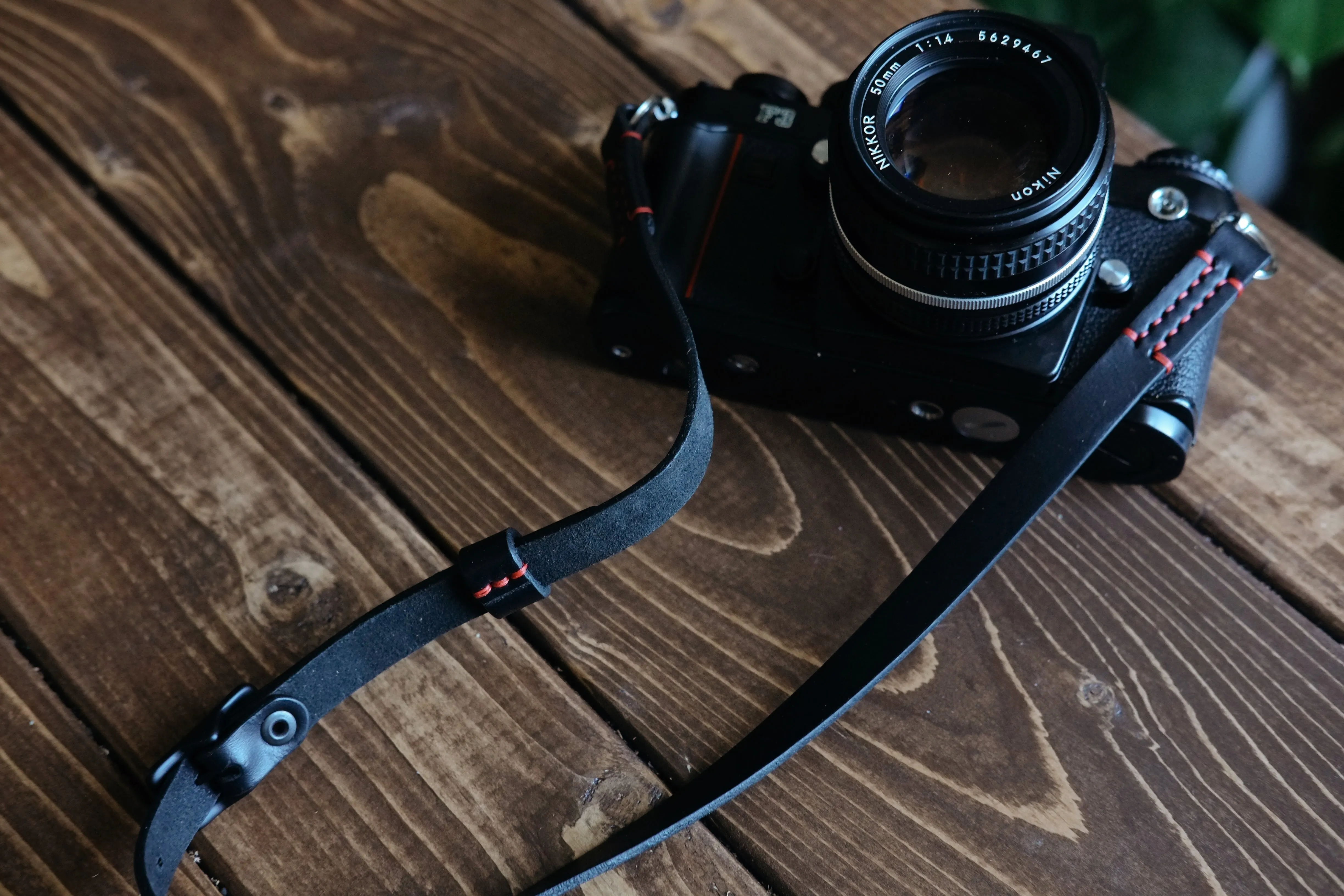 LEGACY slim adjustable camera strap - Nero Bourbon & Black Horween