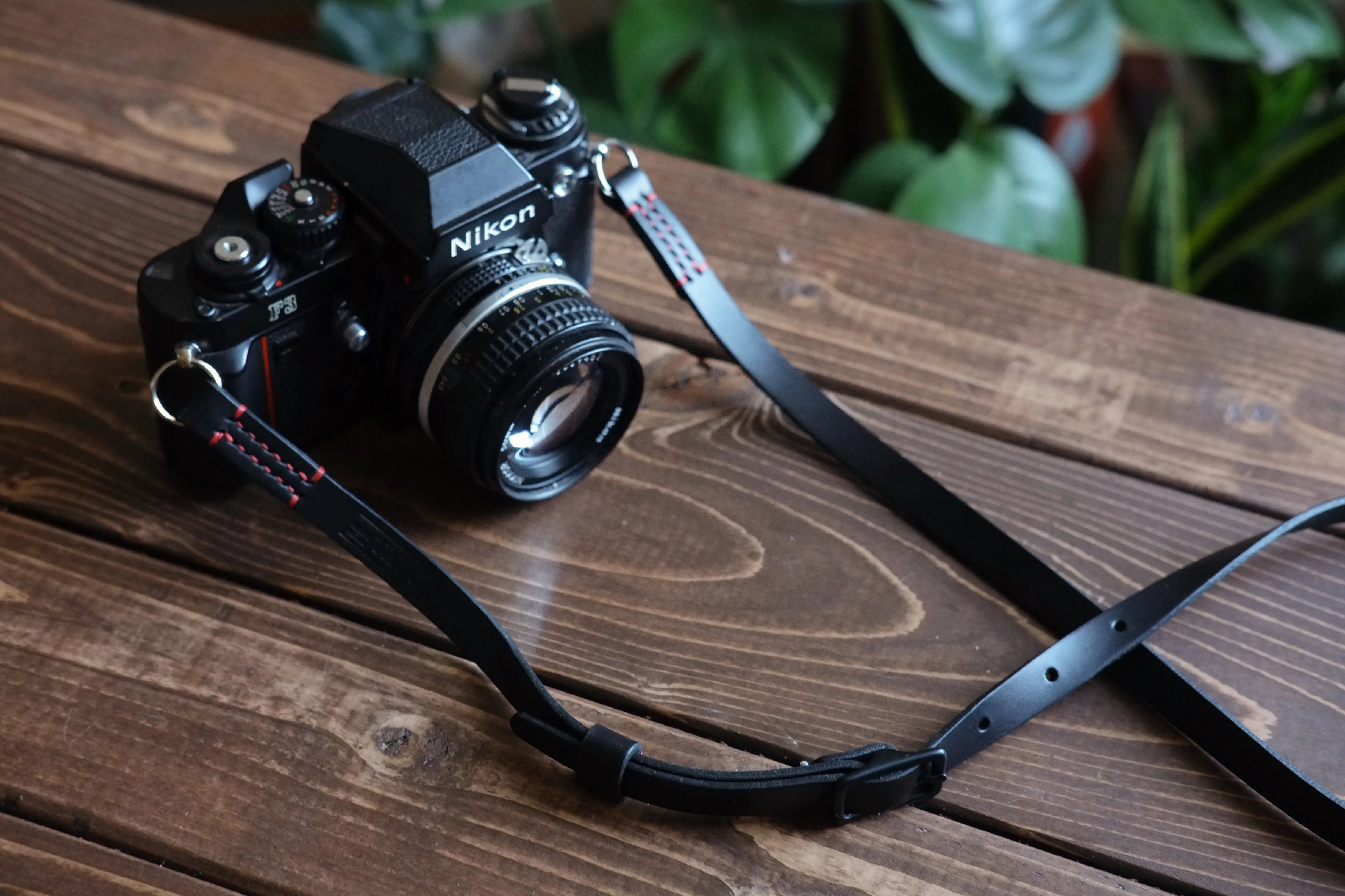 LEGACY slim adjustable camera strap - Nero Bourbon & Black Horween