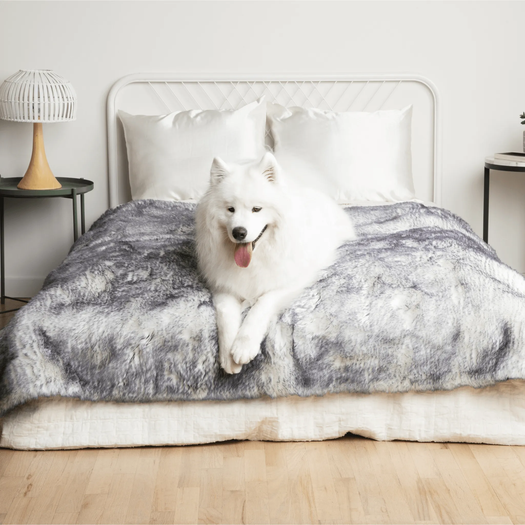 PupProtector™ Luxe Waterproof Faux Fur Blanket - Ultra Plush Arctic Fox